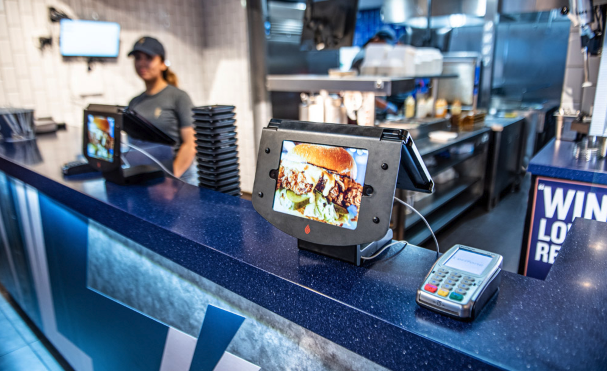 Afbeelding van quick service-restaurant en customer facing display