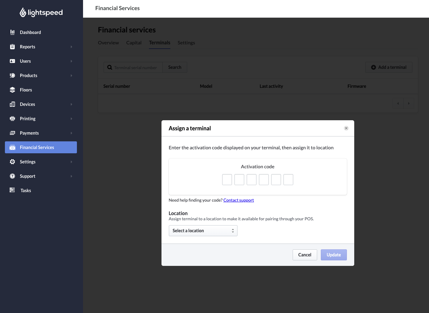 Het tabblad Financiële diensten van Lightspeed Restaurant. Er is een pop-upvenster met de titel 'Een terminal toewijzen' met een veld om een activeringscode in te voeren.